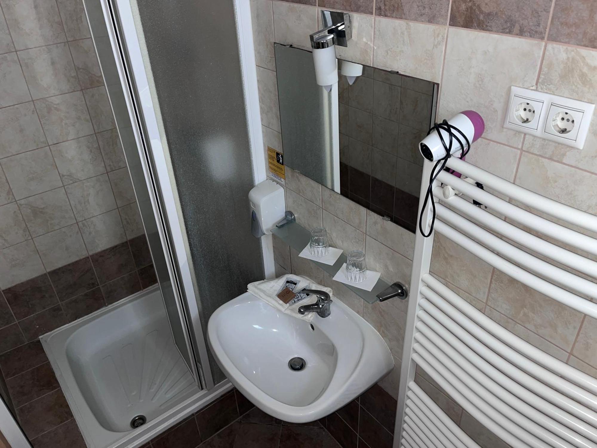 Hotel Rose City بودابست المظهر الخارجي الصورة