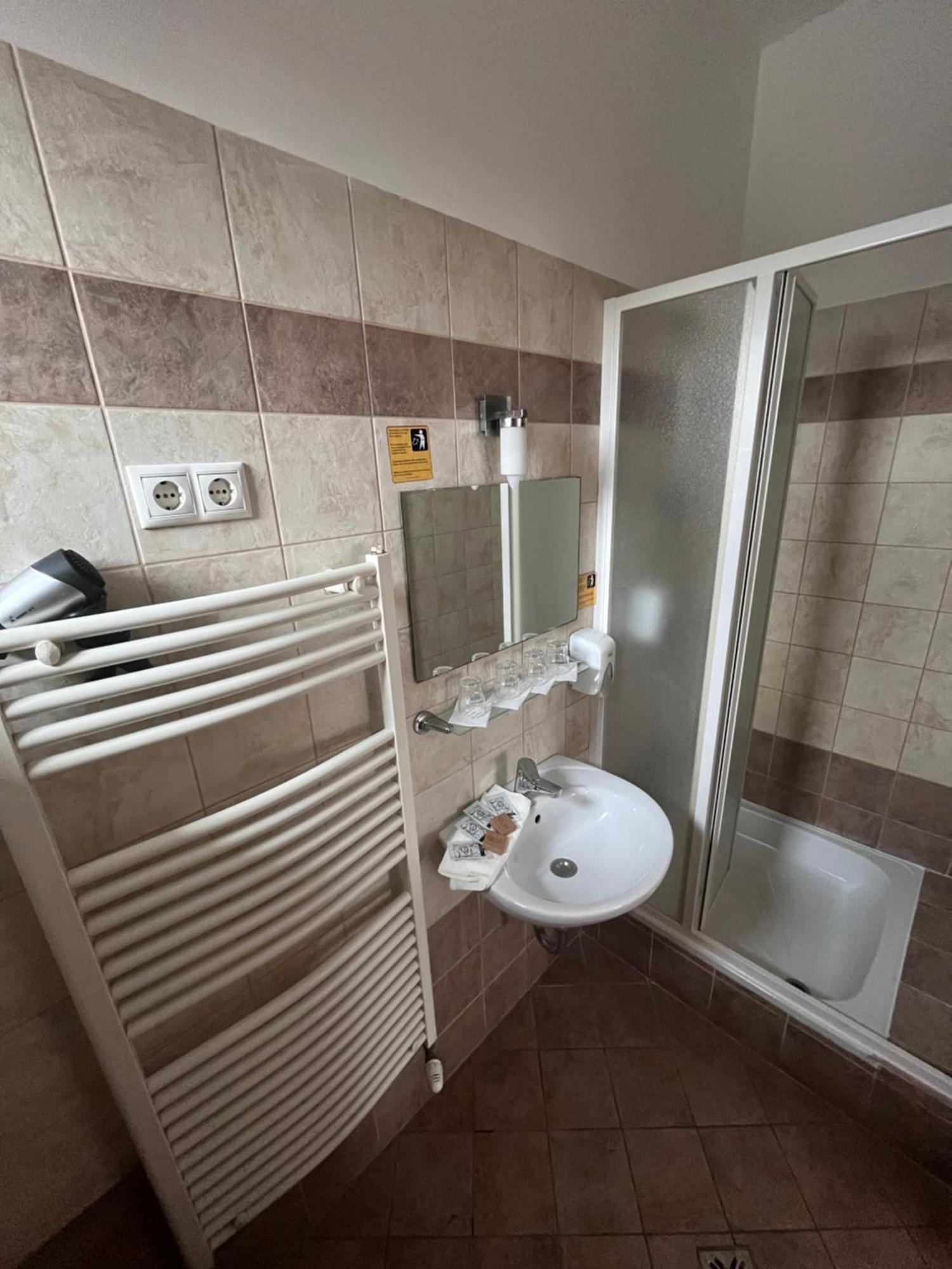 Hotel Rose City بودابست المظهر الخارجي الصورة